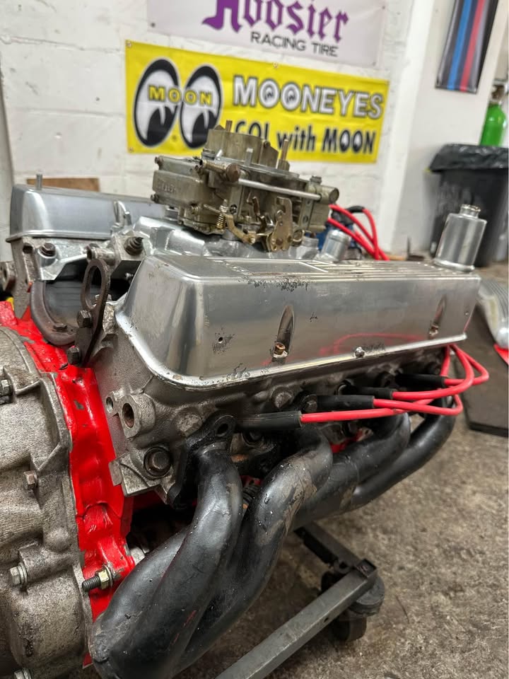 
								3.5 litre Rover V8 engine (215CI) full									