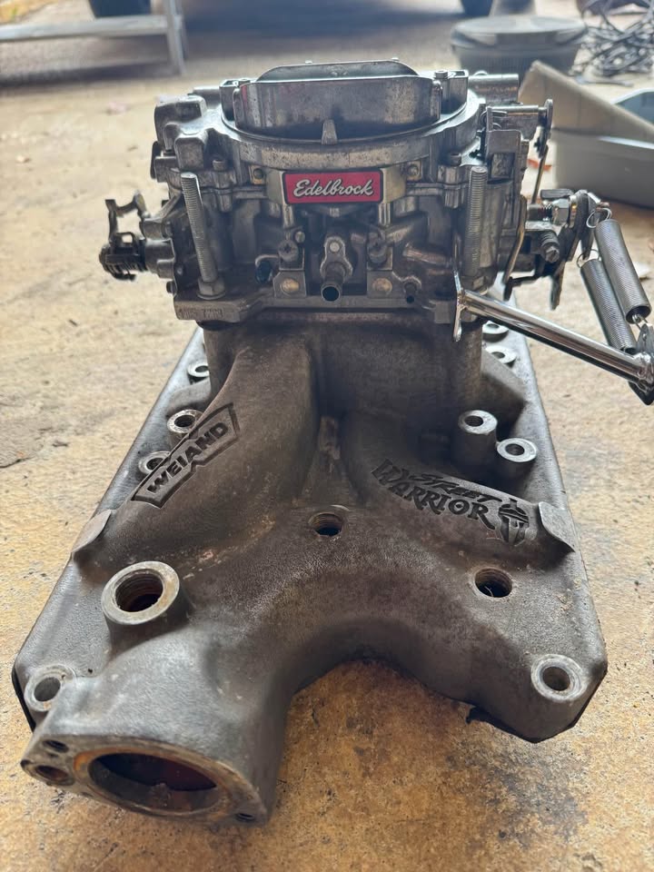 
								SBF Weiand Street Warrior Intake and Edelbrock 1405 Carb full									