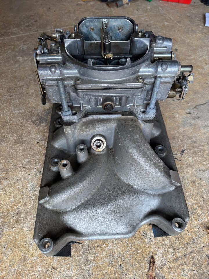 
								SBF Weiand Street Warrior Intake and Edelbrock 1405 Carb full									
