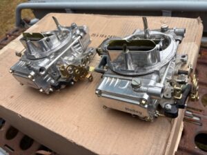 2x Holley 390 cfm 8007 4 barrel carburettors
