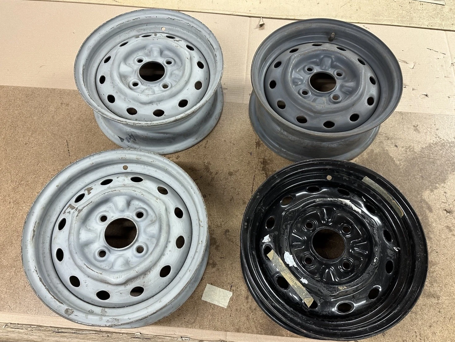 
								MG AHH 8112 MGB GT (EXCLUDING V8) SET OF 4 PERFORATED 5J X 14” STEEL WHEELS full									