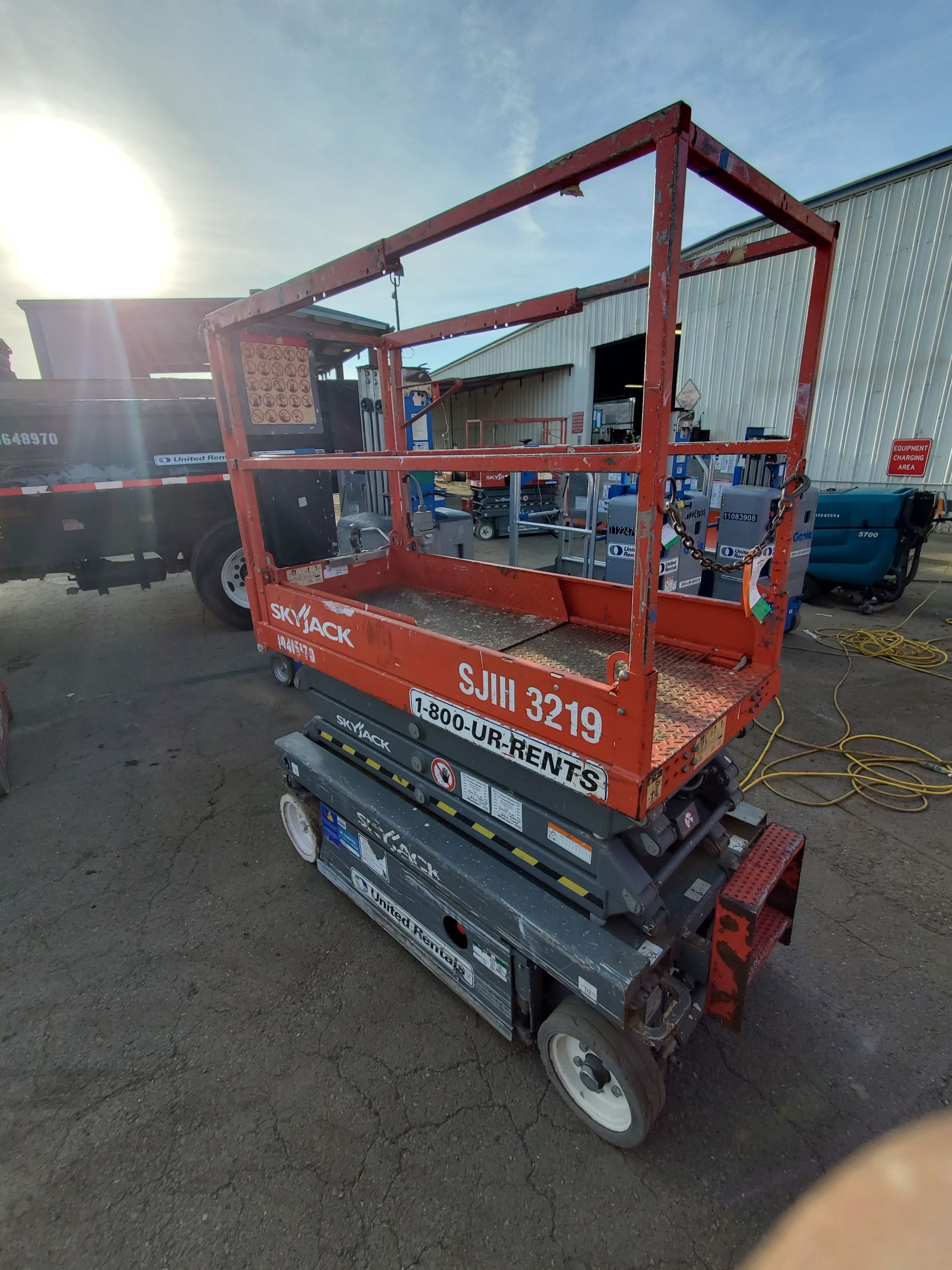 
								2015 Skyjack SJIII3219 Scissor Lift (USED) full									