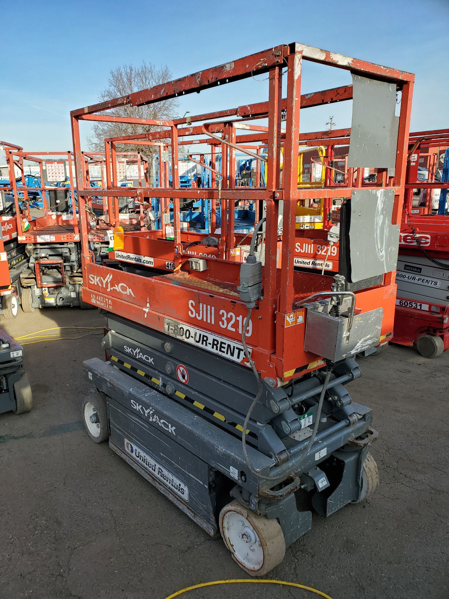 
								2015 Skyjack SJIII3219 Scissor Lift (USED) full									