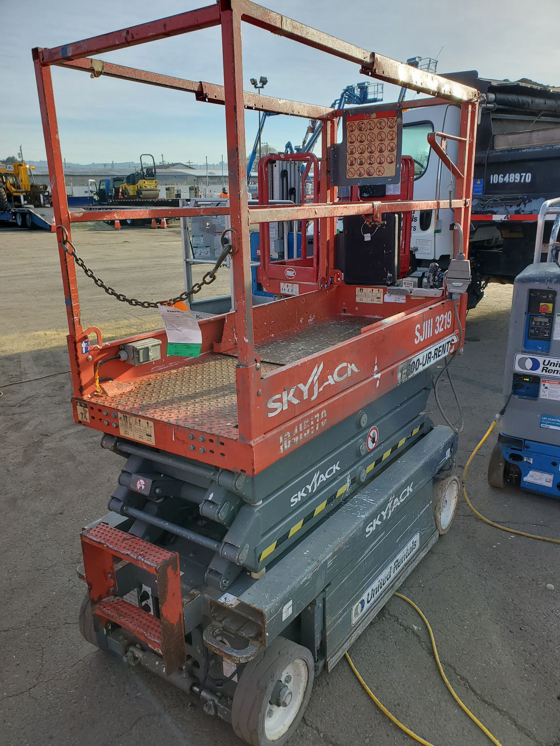 
								2015 Skyjack SJIII3219 Scissor Lift (USED) full									